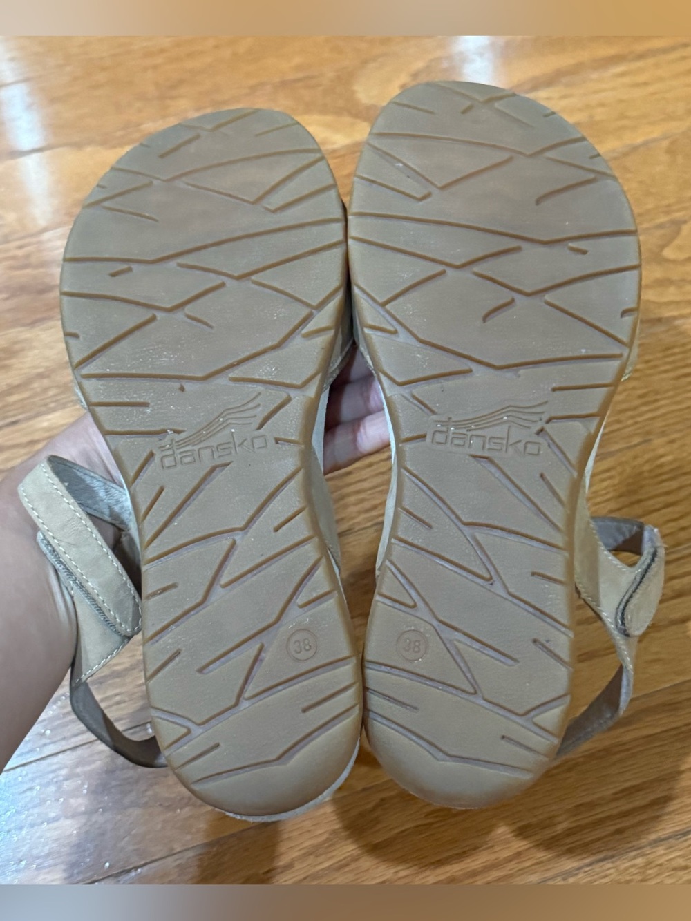 Dansko Women’s 38 7.5-8 Blythe Sandals Sand Nubuck Leather Comfort Embellished - Picture 9 of 9